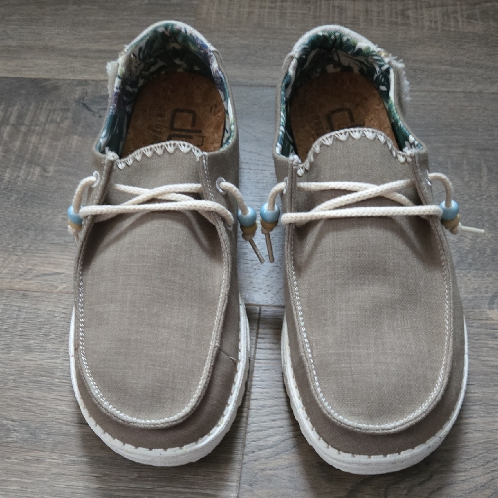 Womens Hey Dudes 8 NWOT Rosemary Green